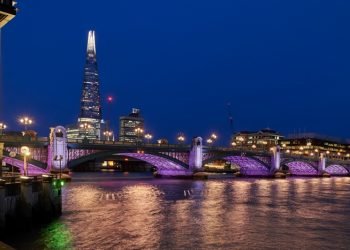 Signify, Sinari Empat Jembatan di London