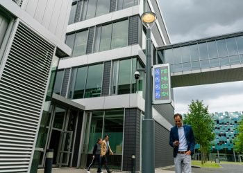 Tiang pintar BrightSites baru dari Signify meningkatkan infrastruktur kota