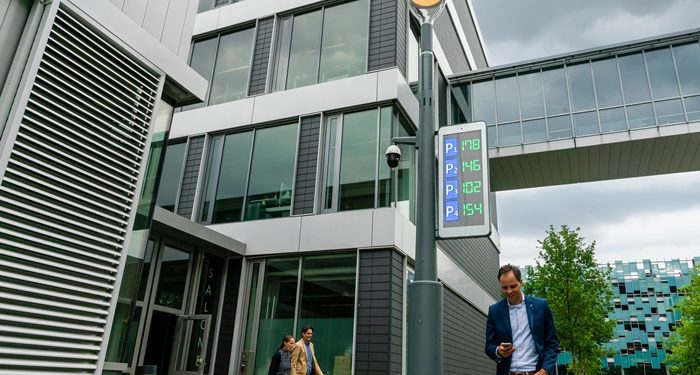 Tiang pintar BrightSites baru dari Signify meningkatkan infrastruktur kota