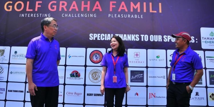 Golf Graha Famili Gelar Turnamen Golf Ethnic Futuristic