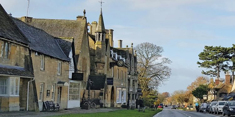 “The Cotswolds” yang Menawan