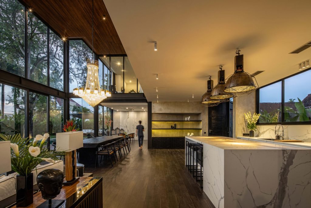 Snapshot of Industrial Luxury Residences With Exposed Wood Beams And Tropical Plants