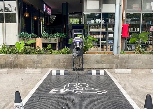 Resta Pendopo KM 456 Hadirkan Electronic Vehicle Charging Station
