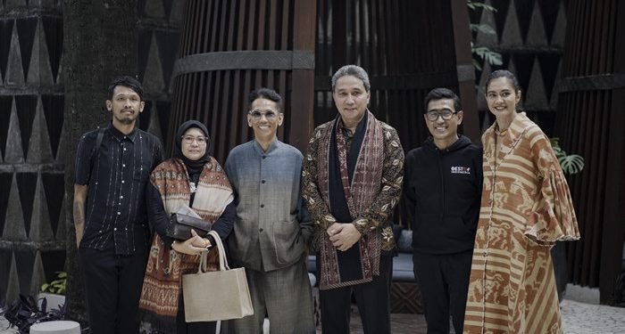 Kemendikbud Gelar Pameran “Borobudur”dan “Selimut Nusantara”di Paris