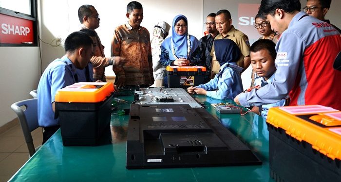 Sharp Indonesia Dukung Program Revitalisasi SMK