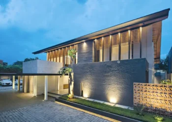 Hunian Tropis Kontemporer Bersuasana Vila