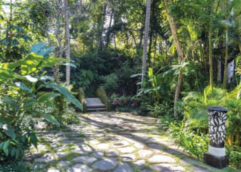 Taman Tropis Bernuansa Alam Khas Ubud