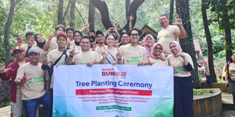 Sharp Indonesia Selamatkan Habitat Elang Jawa